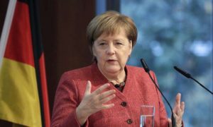 Меркель сообщила, когда будет зарегистрирована вакцина от коронавируса в Европе