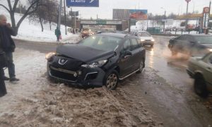 Фото, видео: в Одессе броневик попал в ДТП
