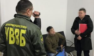Фото: гражданин РФ пытался дать взятку за въезд в Украину и оказался в полиции