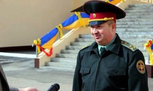 Фото: замначальника Академии Нацгвардии опознали на снимках с избиением майдановцев