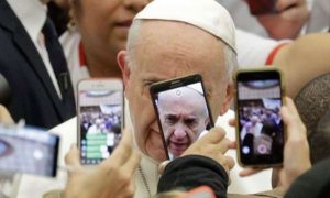 Ватикан запустил приложение для молитвы