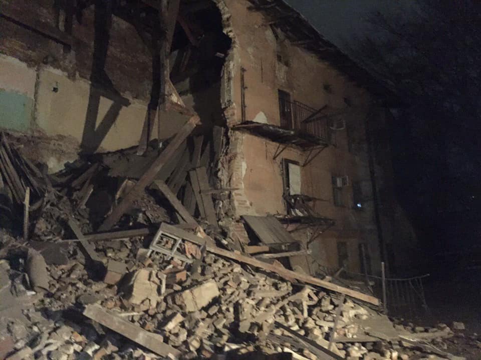 Фото, видео: во Львове обрушилась часть жилого дома