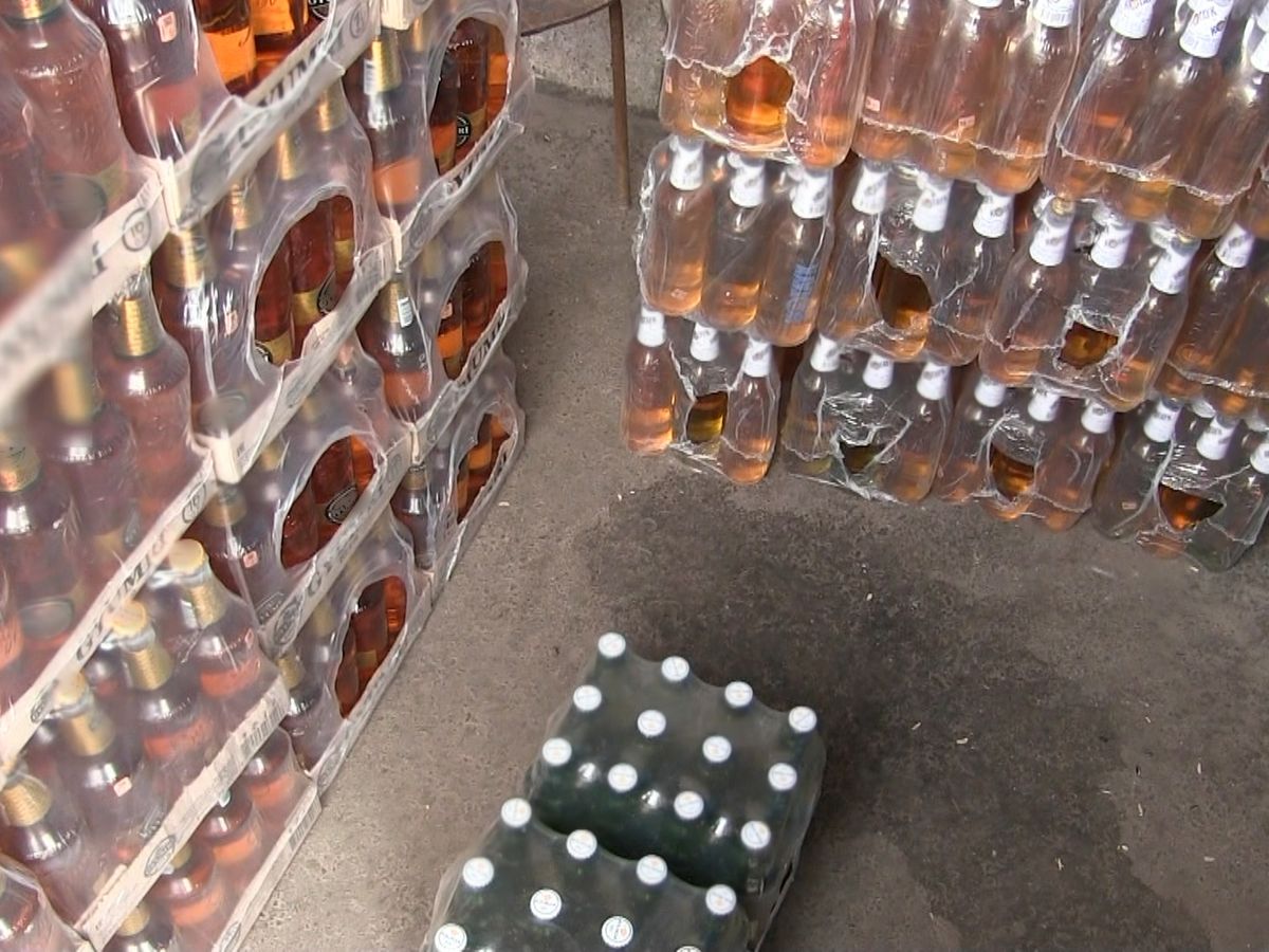 Фото, відео: на Донбасі виявили контрафакт алкоголю на мільйон доларів