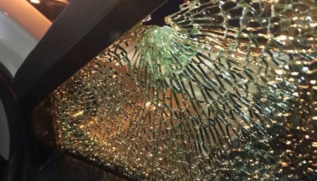 Фото: два авто попали под обстрел у Ирпеня