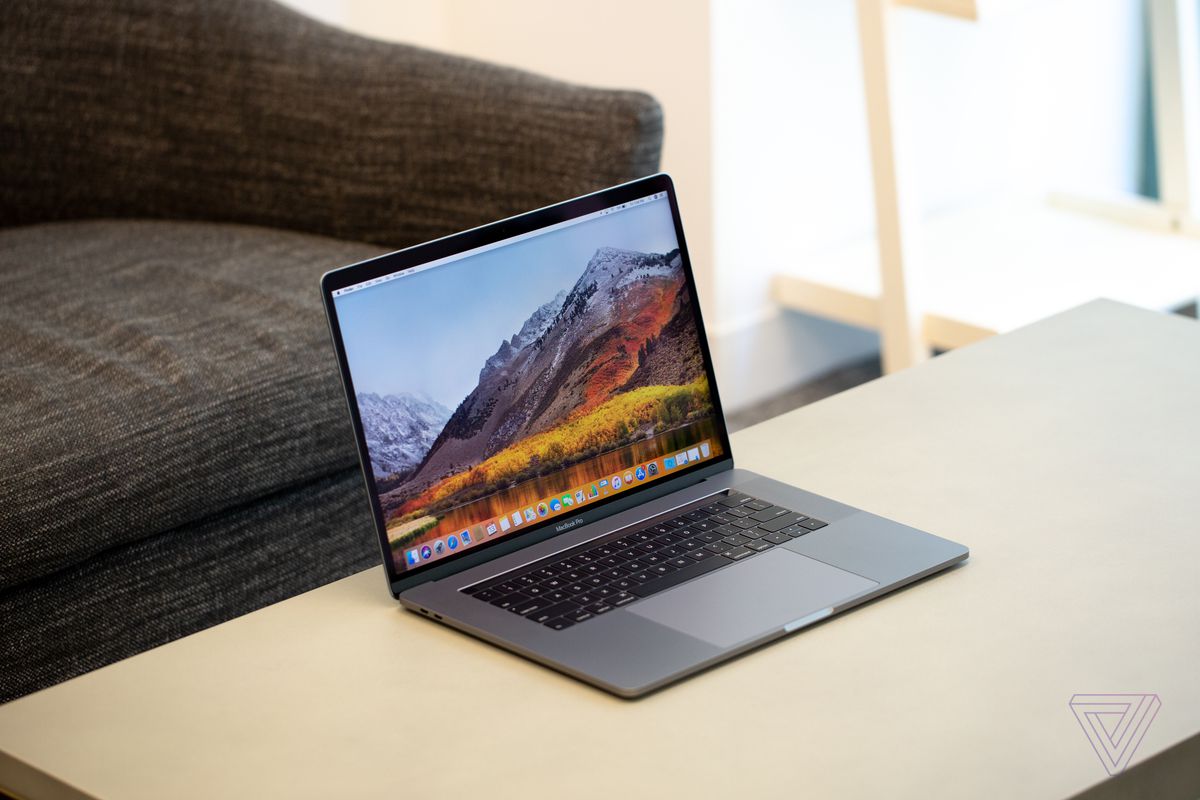 Apple выпустит MacBook Pro с большим экраном