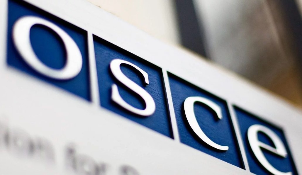 Александр Кирш: Глупый пИнгвин робко прячет тело жирное в утесах