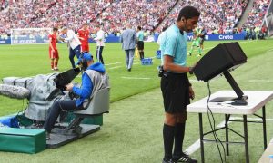 Видео: в матче Лиги Чемпионов впервые отменили гол благодаря видеоповтору