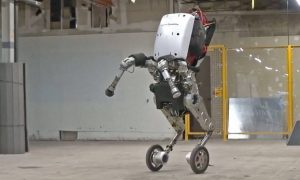 Boston Dynamics показали нового робота-кладовщика