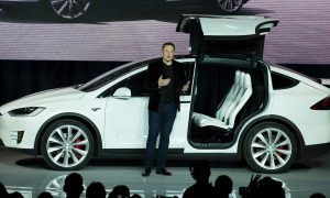 Tesla поднимает цены на электрокары