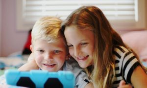 YouTube уберет комментарии под видео с детьми после скандала