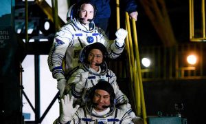 Видео: на МКС со второй попытки добрались новые члены экипажа