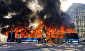 Фото: в Стокгольме взорвался автобус перед въездом в тоннель