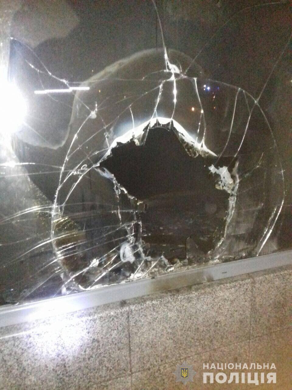 Фото: во Львове сожгли отделение российского банка