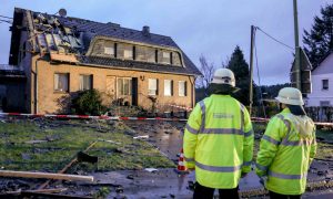 Фото, видео: в Германии торнадо разрушил город, есть пострадавшие