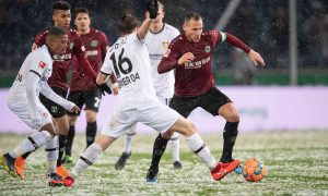 Видео: ФК «Ганновер» проиграл матч из-за снега
