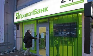 «ПриватБанк» установил лимиты на снятие наличных в банкоматах