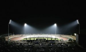 В Англии удаленный с поля футболист выключил на стадионе свет