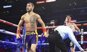 Видео: Ломаченко нокаутировал британского боксера Кроллу и защитил пояса