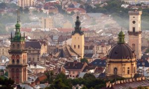 ФОТО: в Украине впервые снесли незаконную многоэтажку