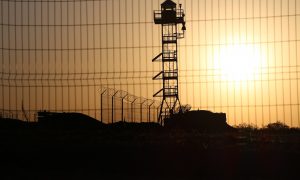 Фото: Госпогранслужба возобновила строительство укреплений на границе с Россией