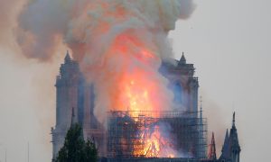 Фото, видео: как выглядит изнутри обгоревший Нотр-Дам