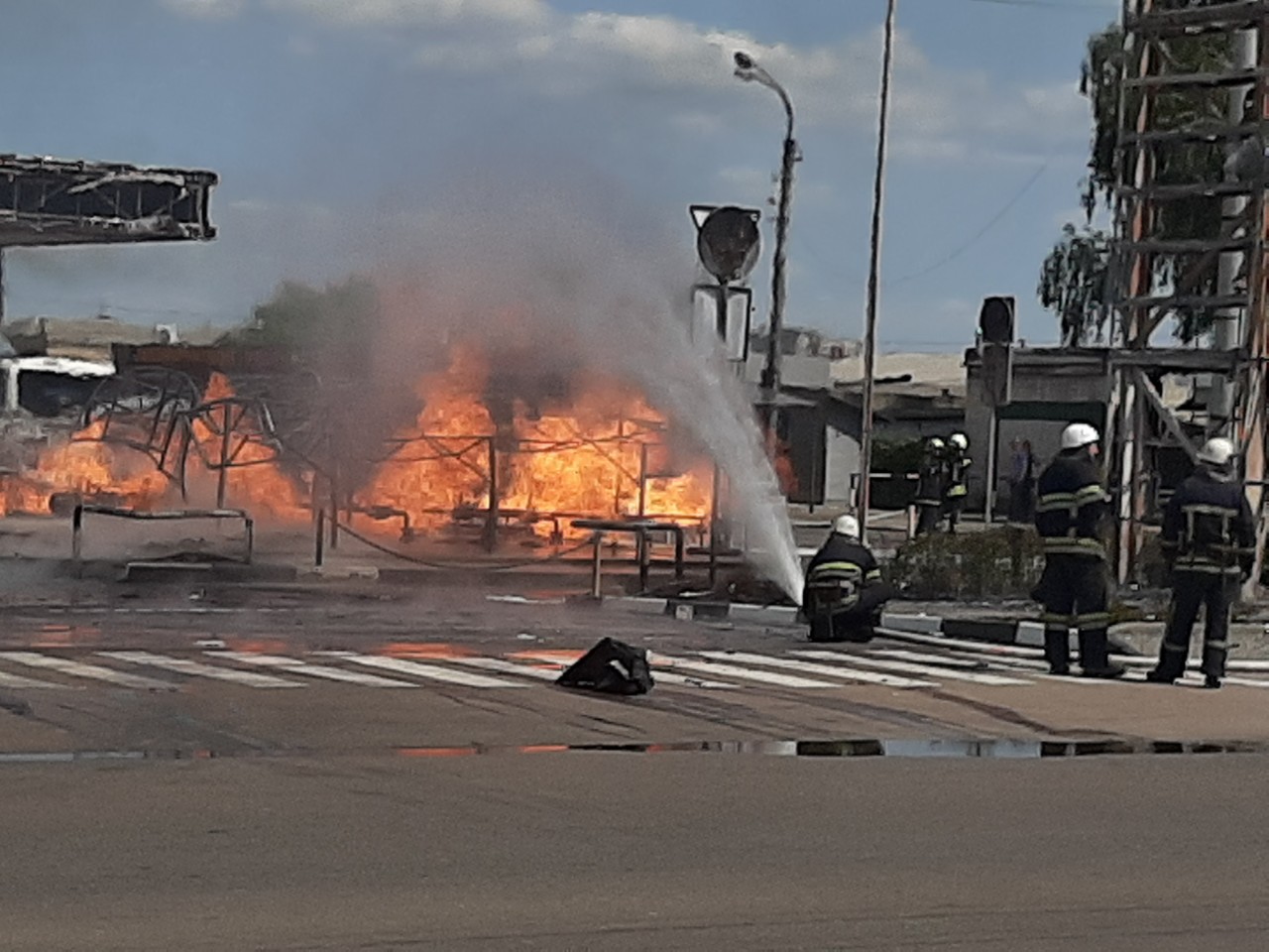 Фото: в Житомире горела АЗС, есть пострадавшие