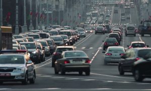 Программист создал приложение, убирающее автомобили с фото