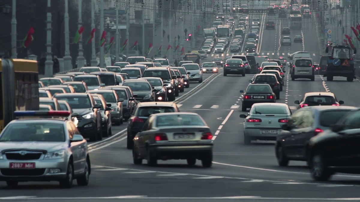 Программист создал приложение, убирающее автомобили с фото