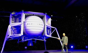 Безос показал новую лунную станцию