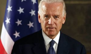 Байден обещает оставить главного инфекциониста США и публично вакцинироваться