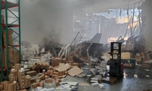 Видео: американский истребитель протаранил здание под Лос-Анджелесом