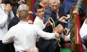 Фото: в Верховной Раде появилась петля для виселицы