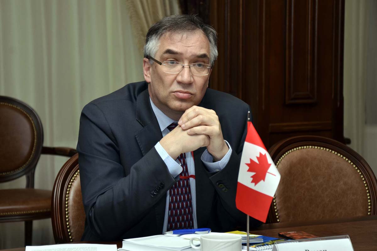 Фото: посол Канады застрял в автомобиле на Черкащине