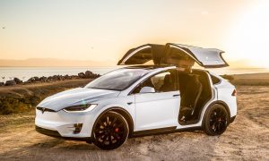 Видео: в Австралии полиция будет патрулировать на Tesla Model X