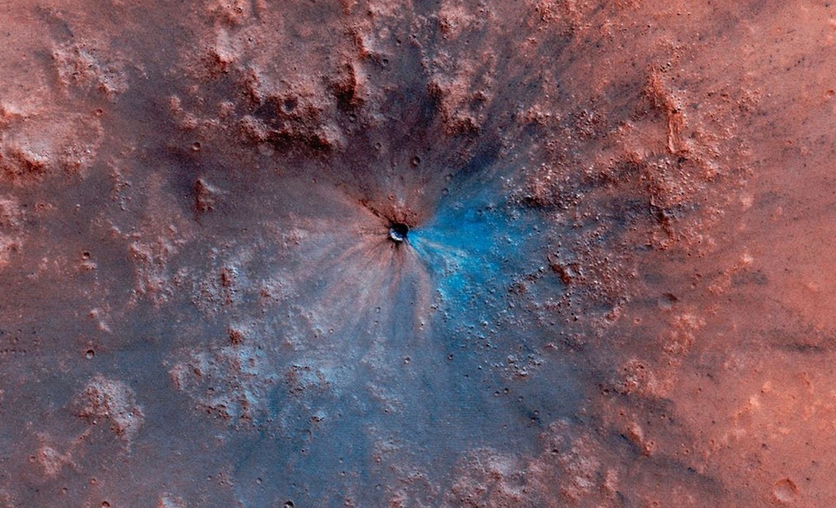 На Марсе сфотографировали свежий метеоритный кратер