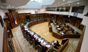 Роспуск Рады: выступление Зеленского, трансляция заседания КСУ, протесты активистов