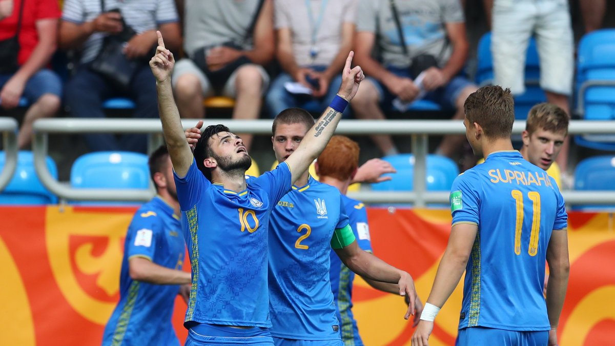 «Днепр-1» арендовал двух чемпионов мира