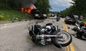 Фото: колонна американских байкеров попала в страшное ДТП