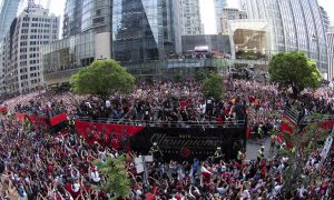 Фото, видео: в Торонто в результате стрельбы во время парада пострадали люди