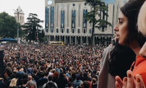 Видео: у парламента Грузии возобновились массовые протесты
