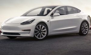 Видео: водитель заснул за рулем Tesla на автопилоте