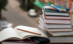 Крупнейшее издательство образовательной литературы отказывается от выпуска печатных книг