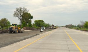 Фото: в Украине запустили транспорт по первой бетонной дороге