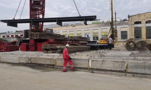 На Шулявском путепроводе установили второй пролет