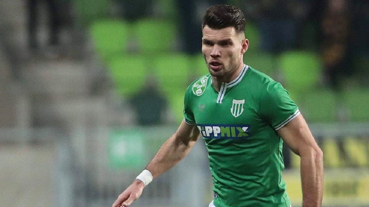 Венгерский футбольный клуб наказал украинца из-за «москальской рожи»