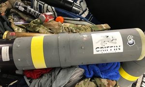 Фото: в аэропорту США задержали пассажира с пусковой ракетной установкой