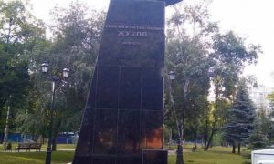Фото: мэр Харькова восстановил памятник Жукову