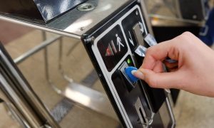 Киевское метро прекращает обслуживать пассажиров с жетонами на двух станциях