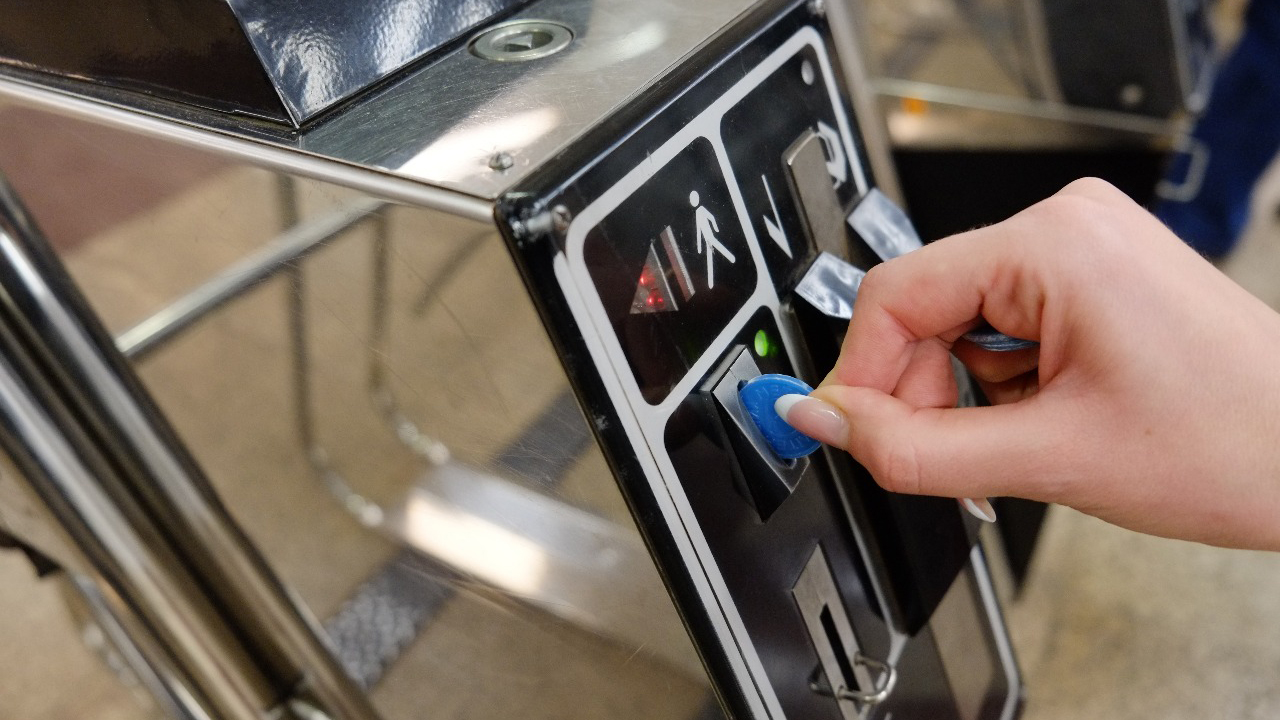 Киевское метро прекращает обслуживать пассажиров с жетонами на двух станциях