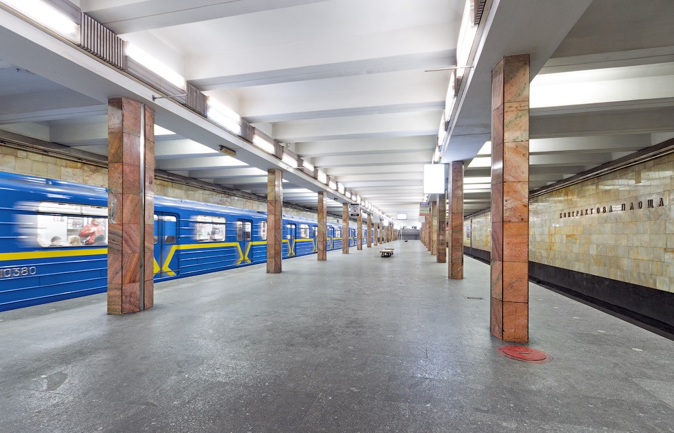 Киевский метрополитен перекрыл станции синей линии